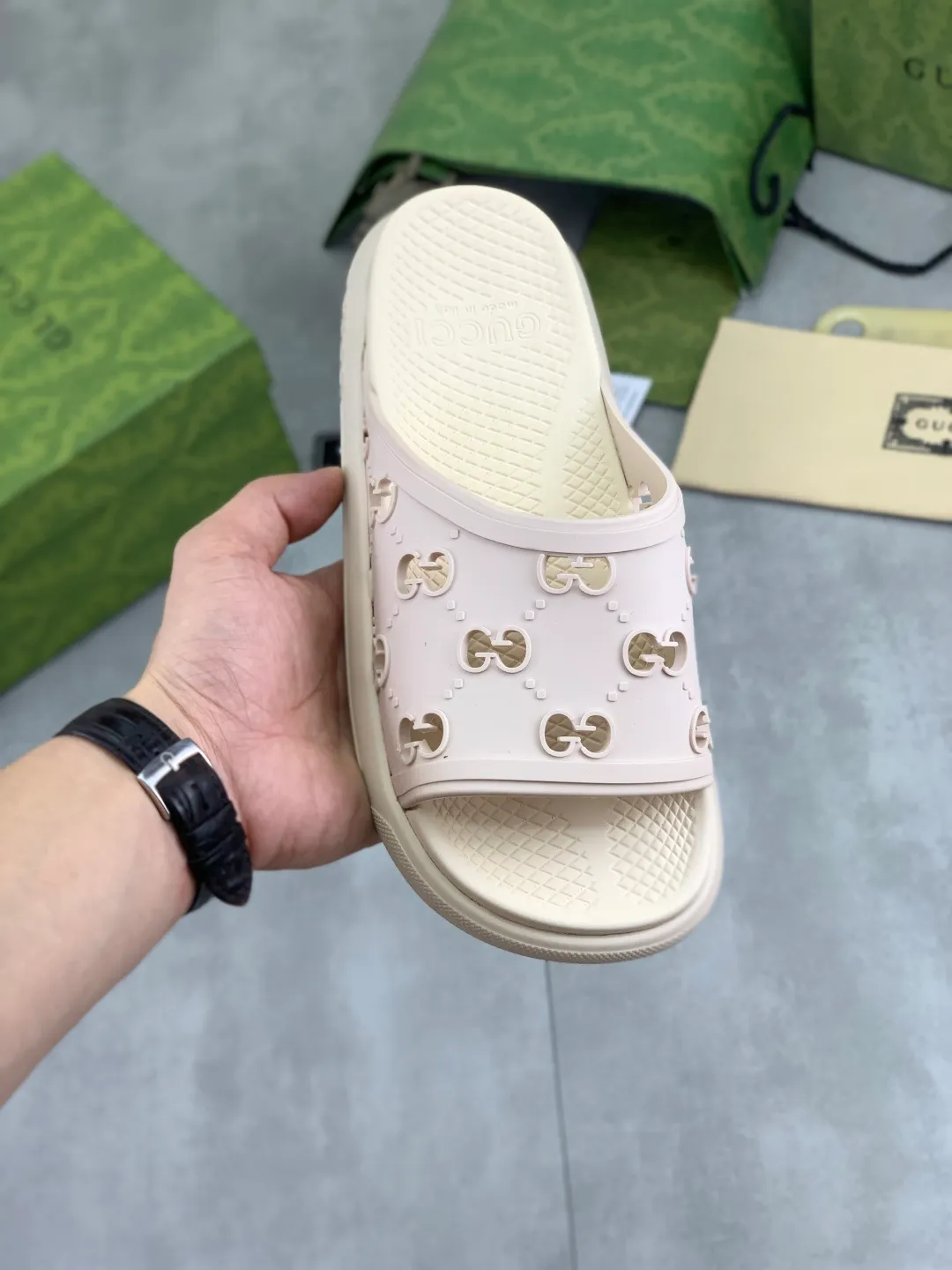 Men's Men's Shoes 💰P300💰[New Style] High Version 🎁🎁🎁 GUCCI New Year of the Snake casual slippers, original official website, perfect workmanship, transmitting a kind of noble luxury, sublimating its definition of luxury in Gucci's high-end extraordinary craftsmanship. Original Gucci double G combination outsole, code number: 35-46, complete package